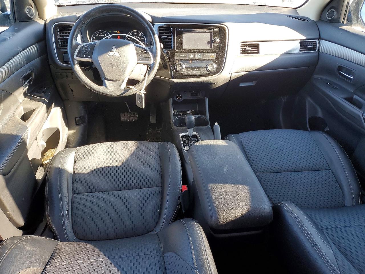 2015 MITSUBISHI OUTLANDER SE photo 8