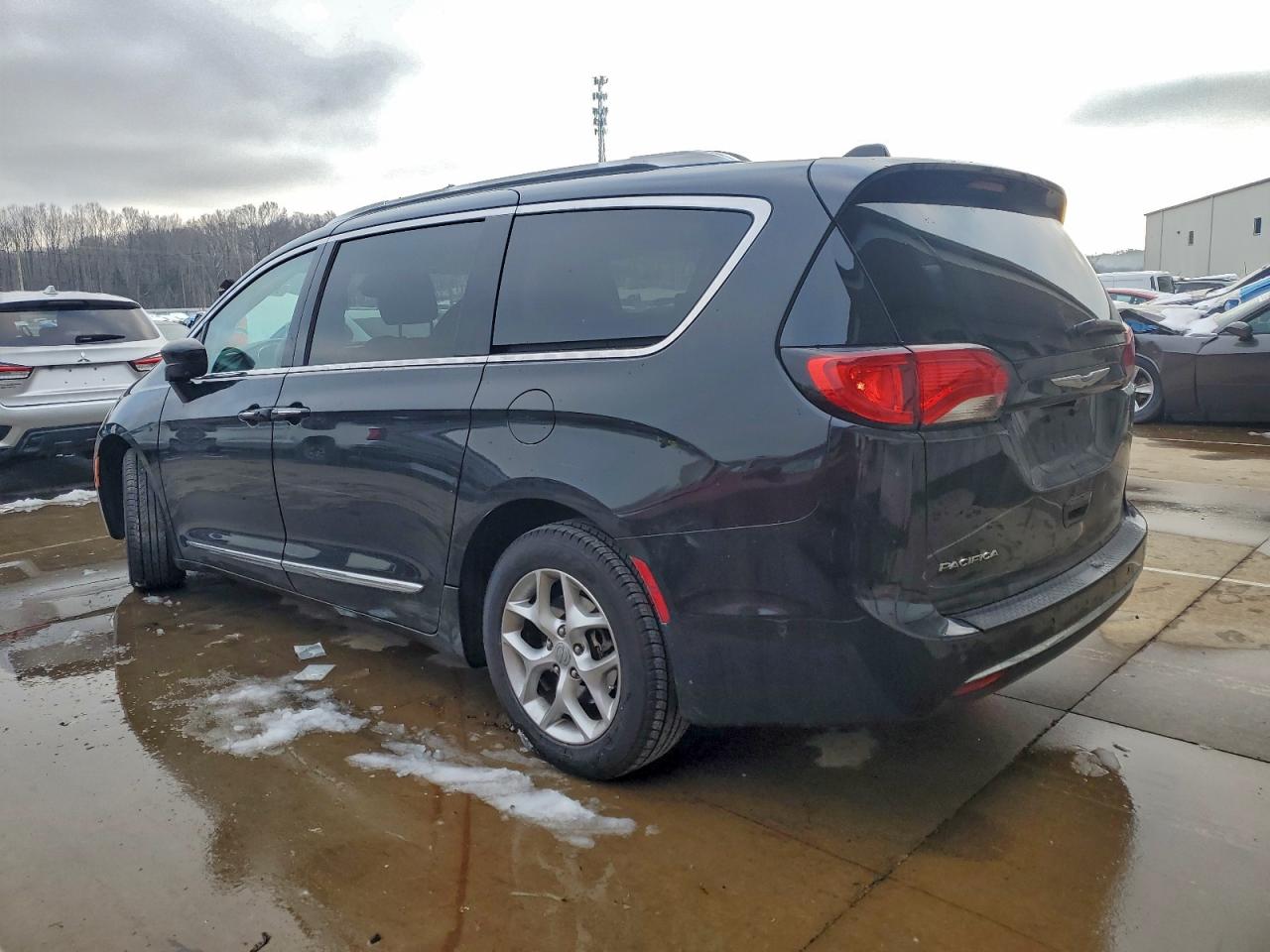 2019 CHRYSLER PACIFICA TOURING L PLUS photo 2