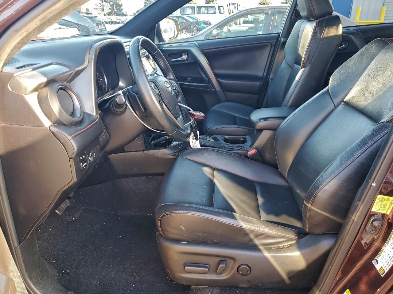 2018 TOYOTA RAV4 SE photo 7