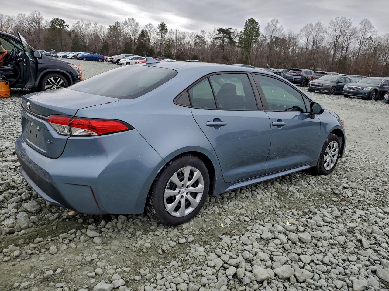 2021 TOYOTA COROLLA LE photo 3