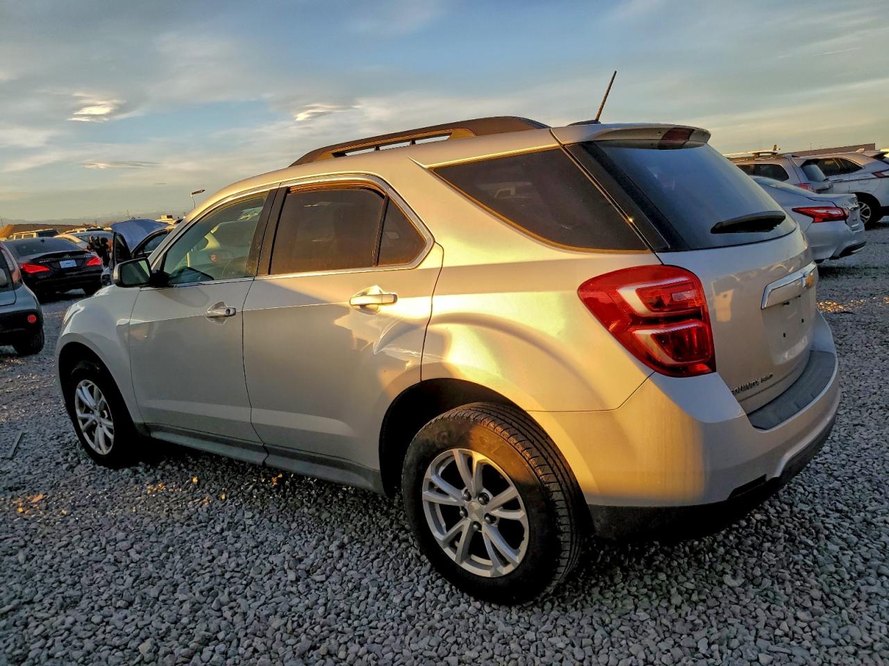 2017 CHEVROLET EQUINOX LT photo 2