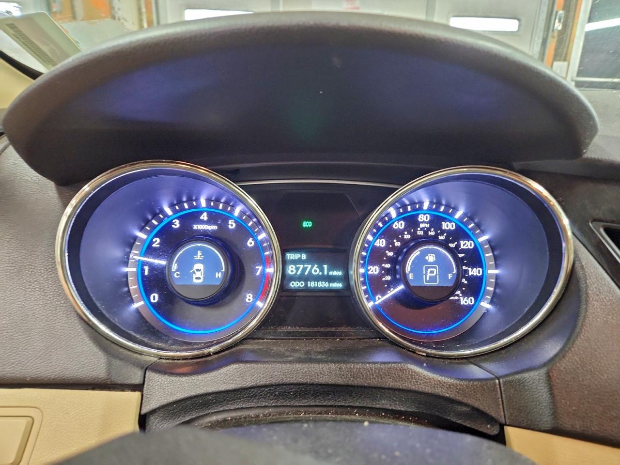 2012 HYUNDAI SONATA SE photo 9