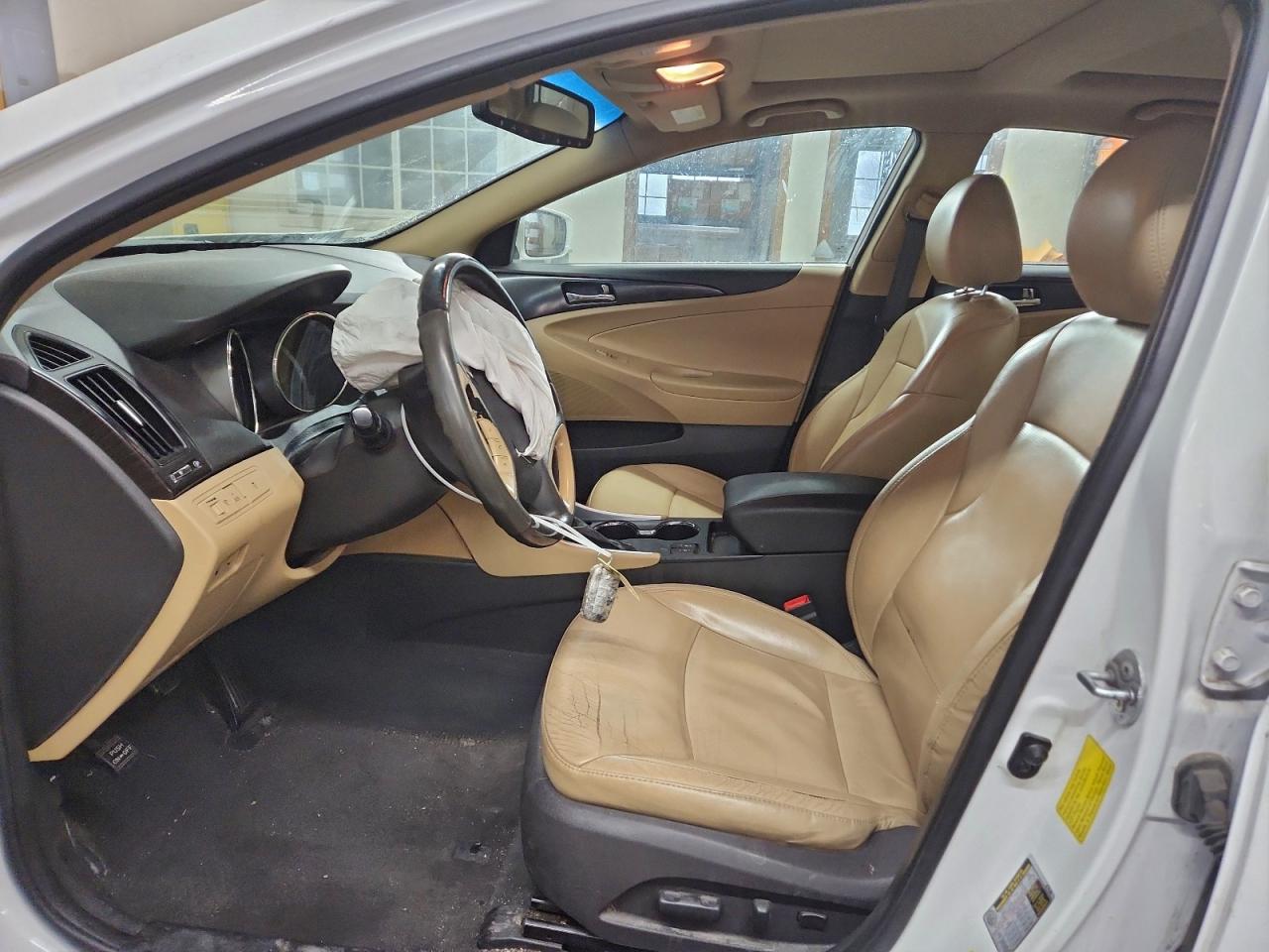 2012 HYUNDAI SONATA SE photo 7