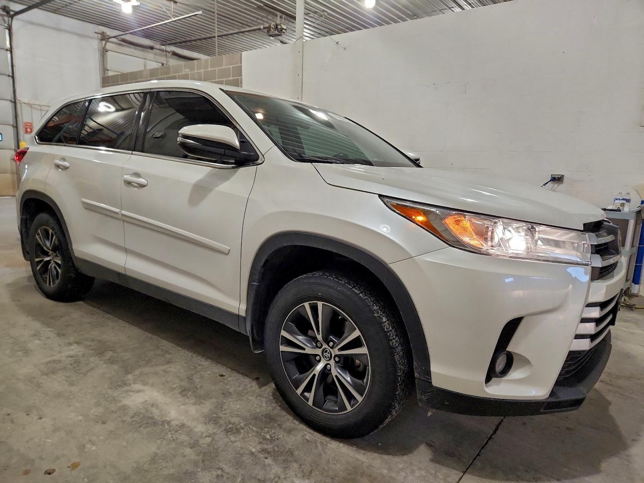 2019 TOYOTA HIGHLANDER LE photo 4
