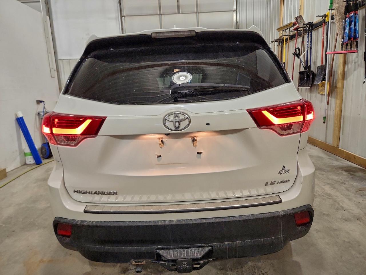 2019 TOYOTA HIGHLANDER LE photo 6