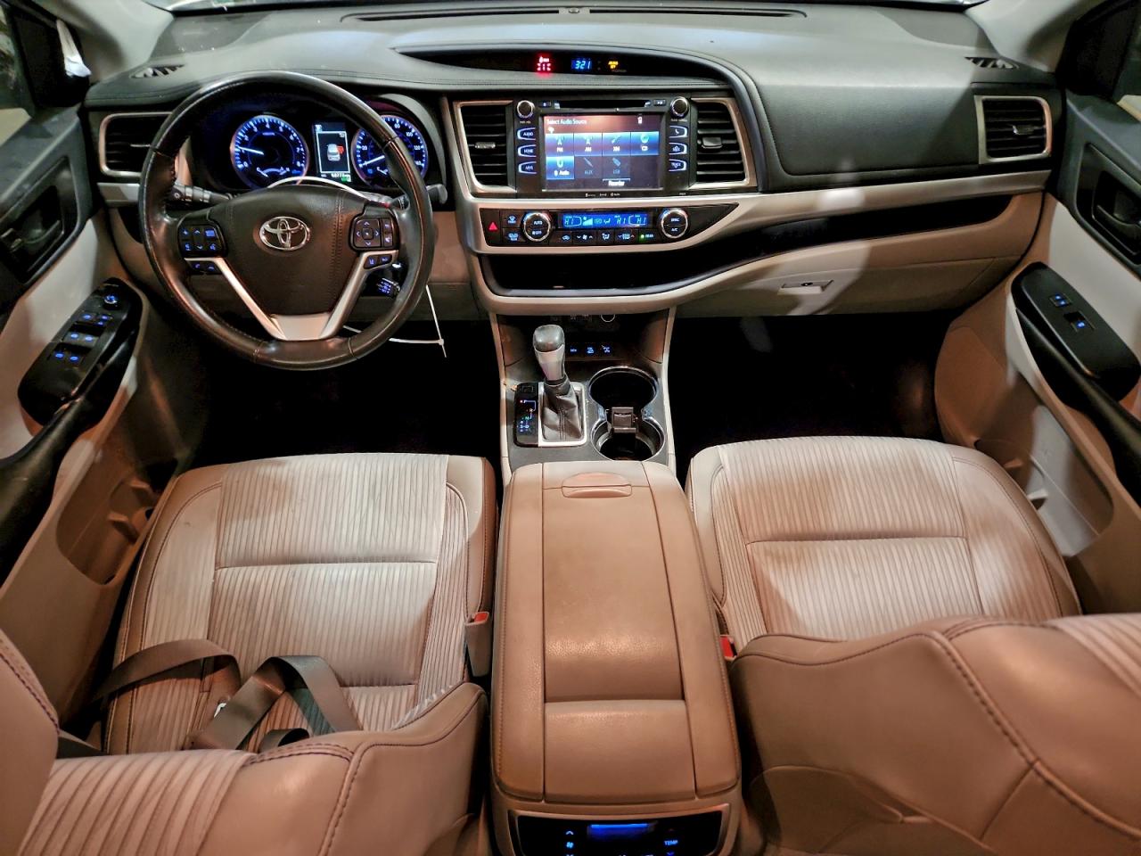 2019 TOYOTA HIGHLANDER LE photo 8
