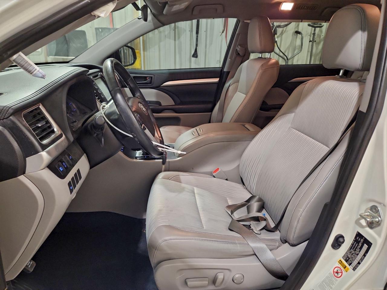 2019 TOYOTA HIGHLANDER LE photo 7