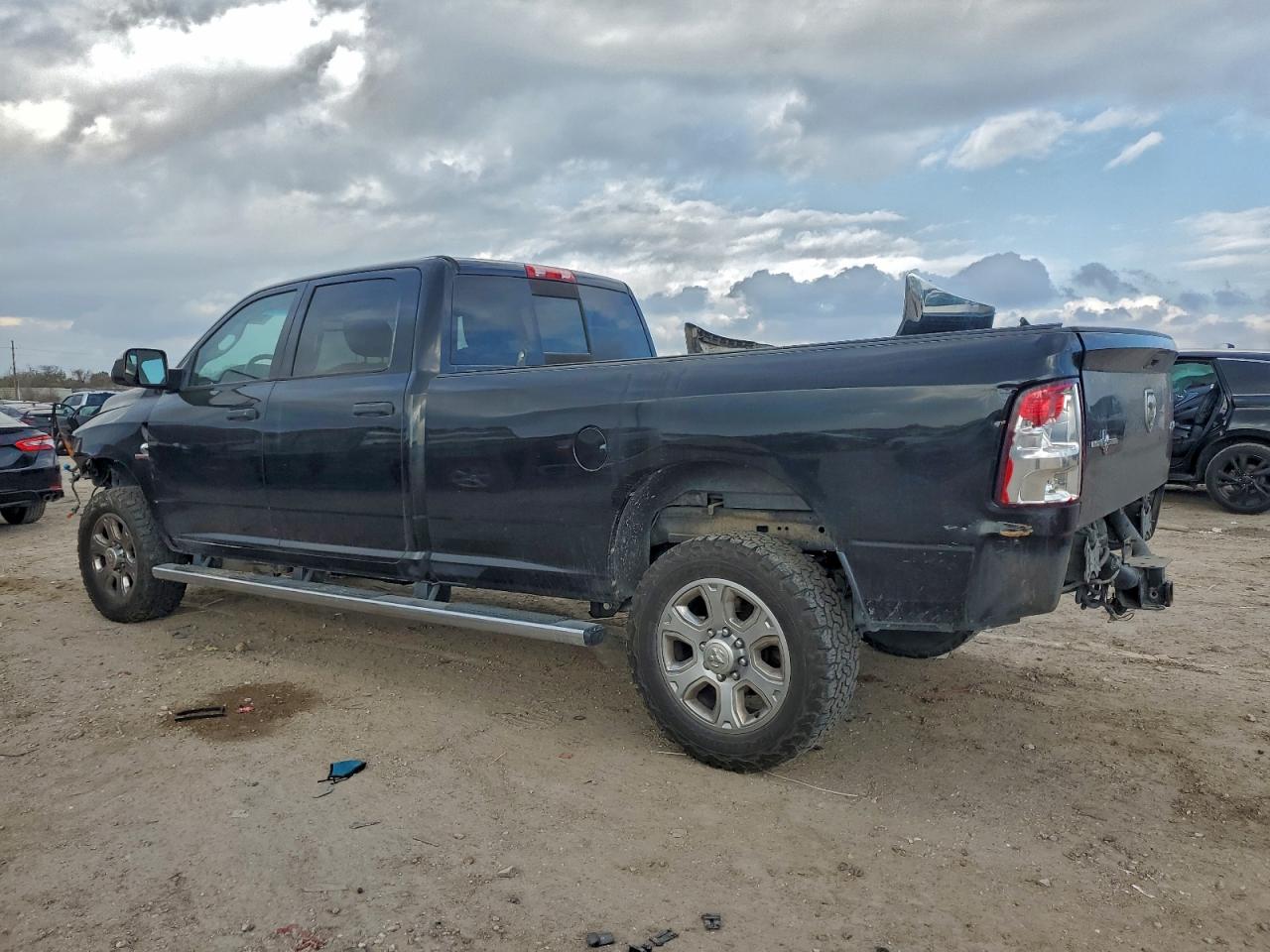 2016 RAM 2500 SLT photo 2