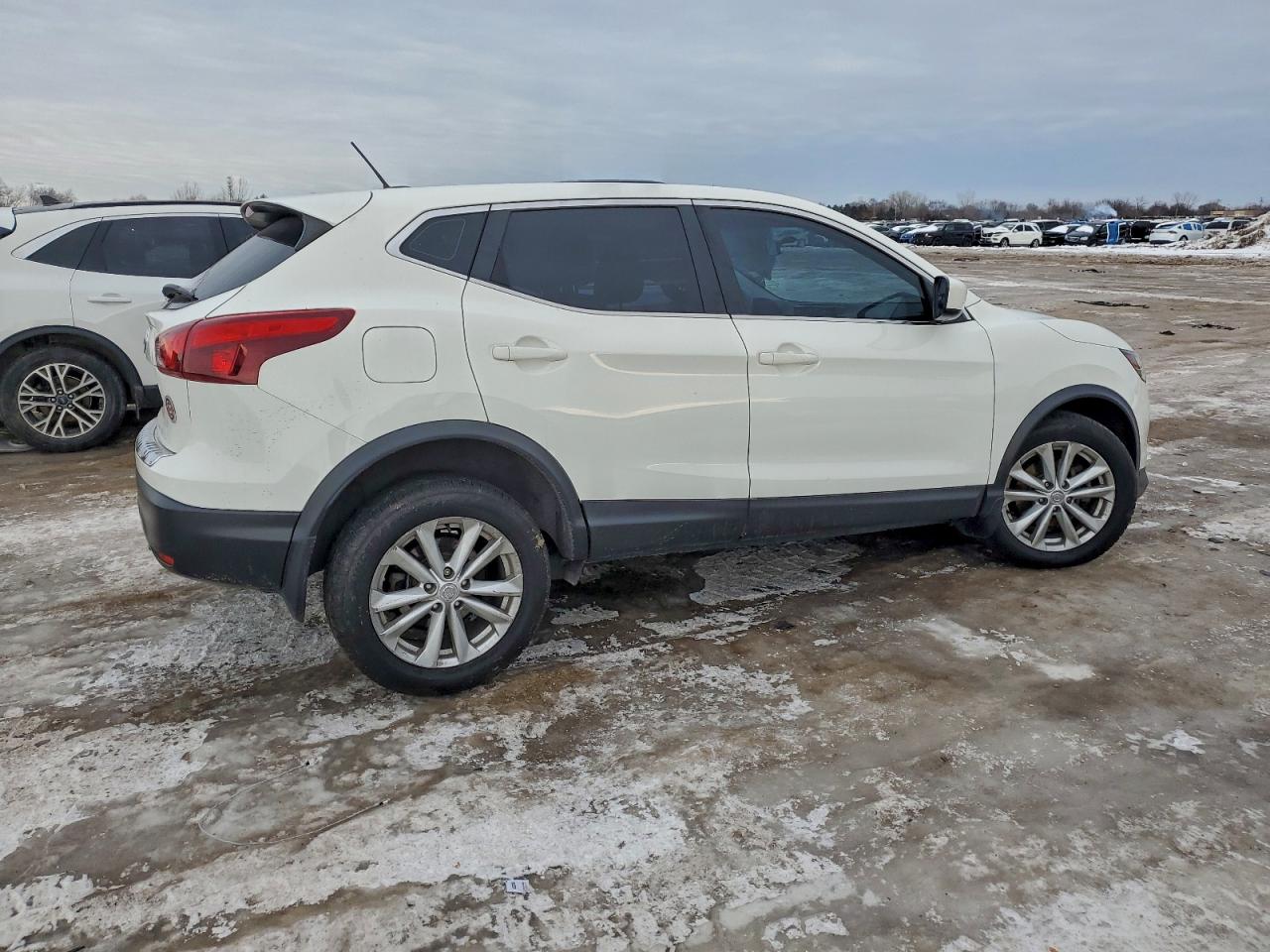 2018 NISSAN ROGUE SPORT S photo 3