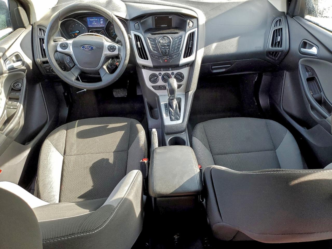 2014 FORD FOCUS SE photo 8