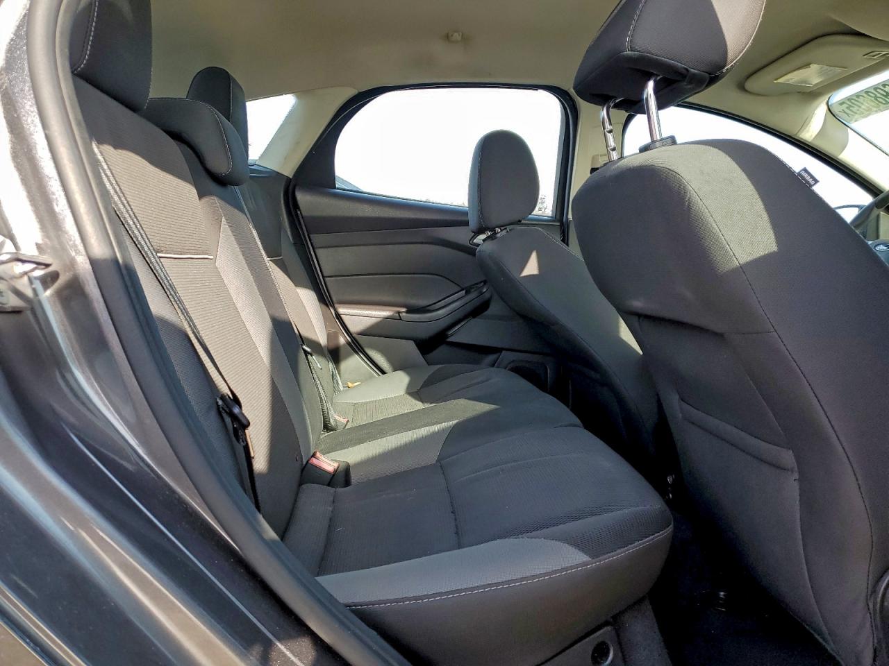2014 FORD FOCUS SE photo 10