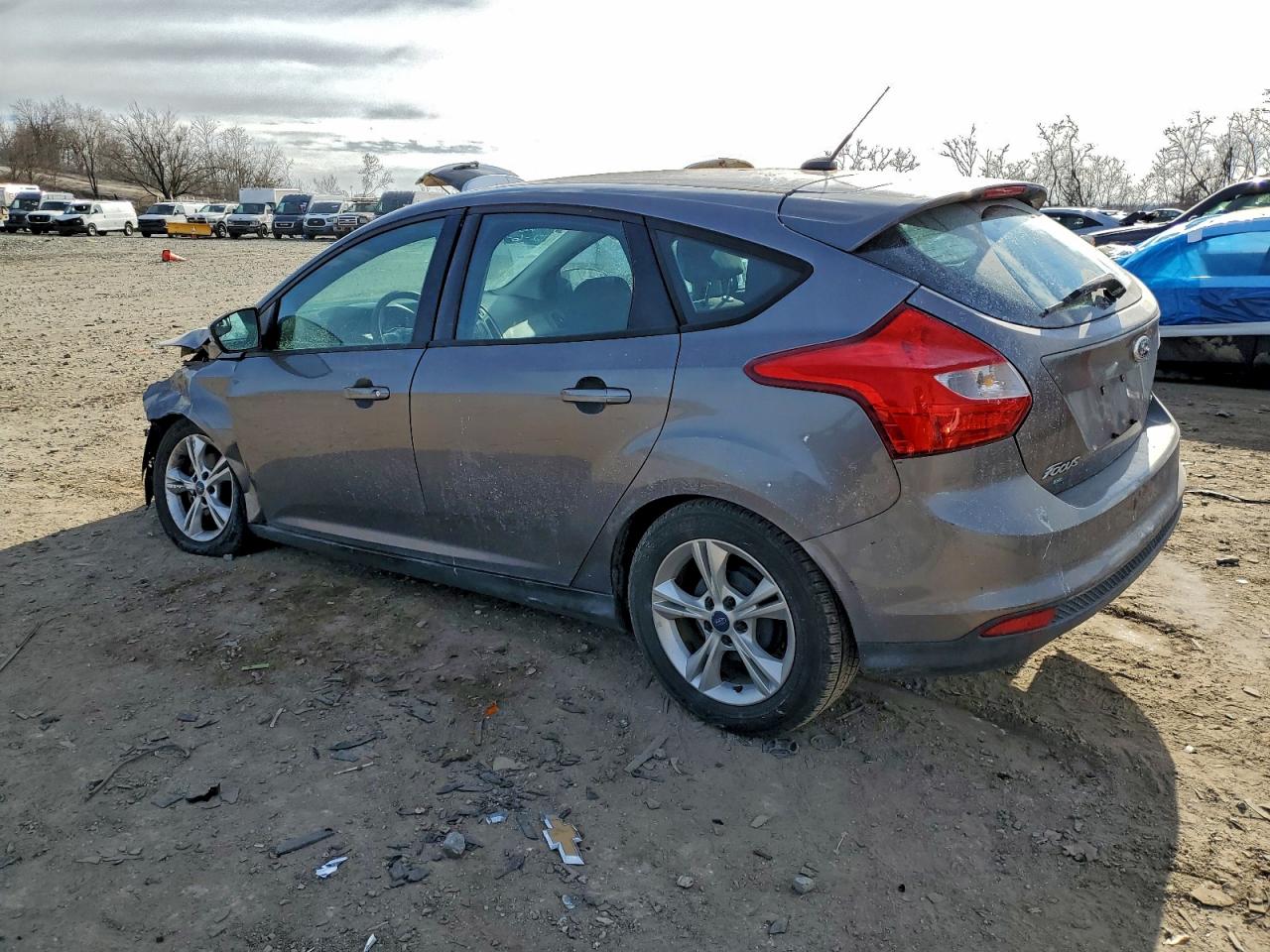 2014 FORD FOCUS SE photo 2