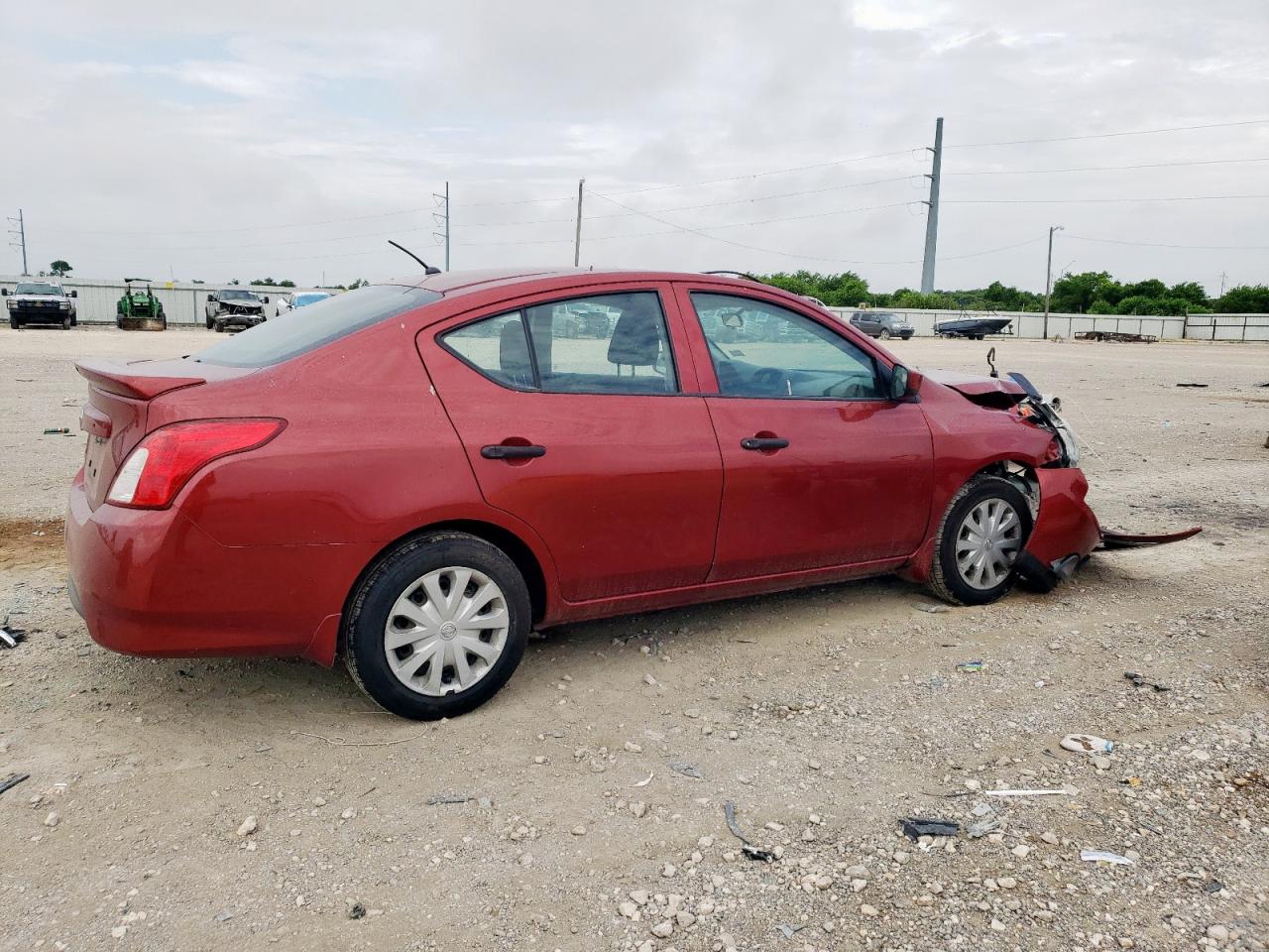 2018 NISSAN VERSA S photo 3