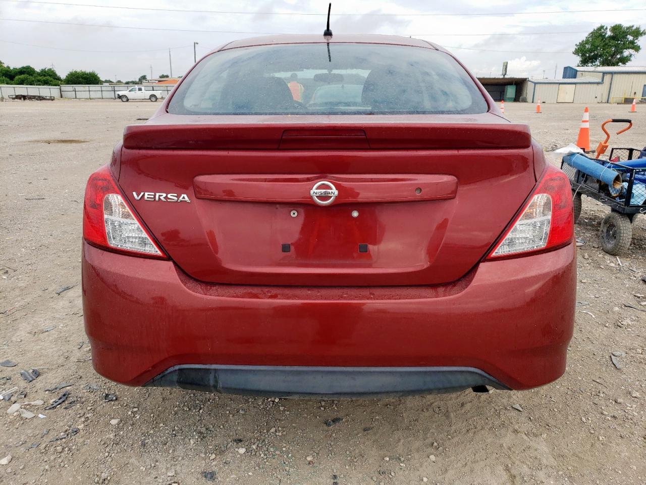 2018 NISSAN VERSA S photo 6