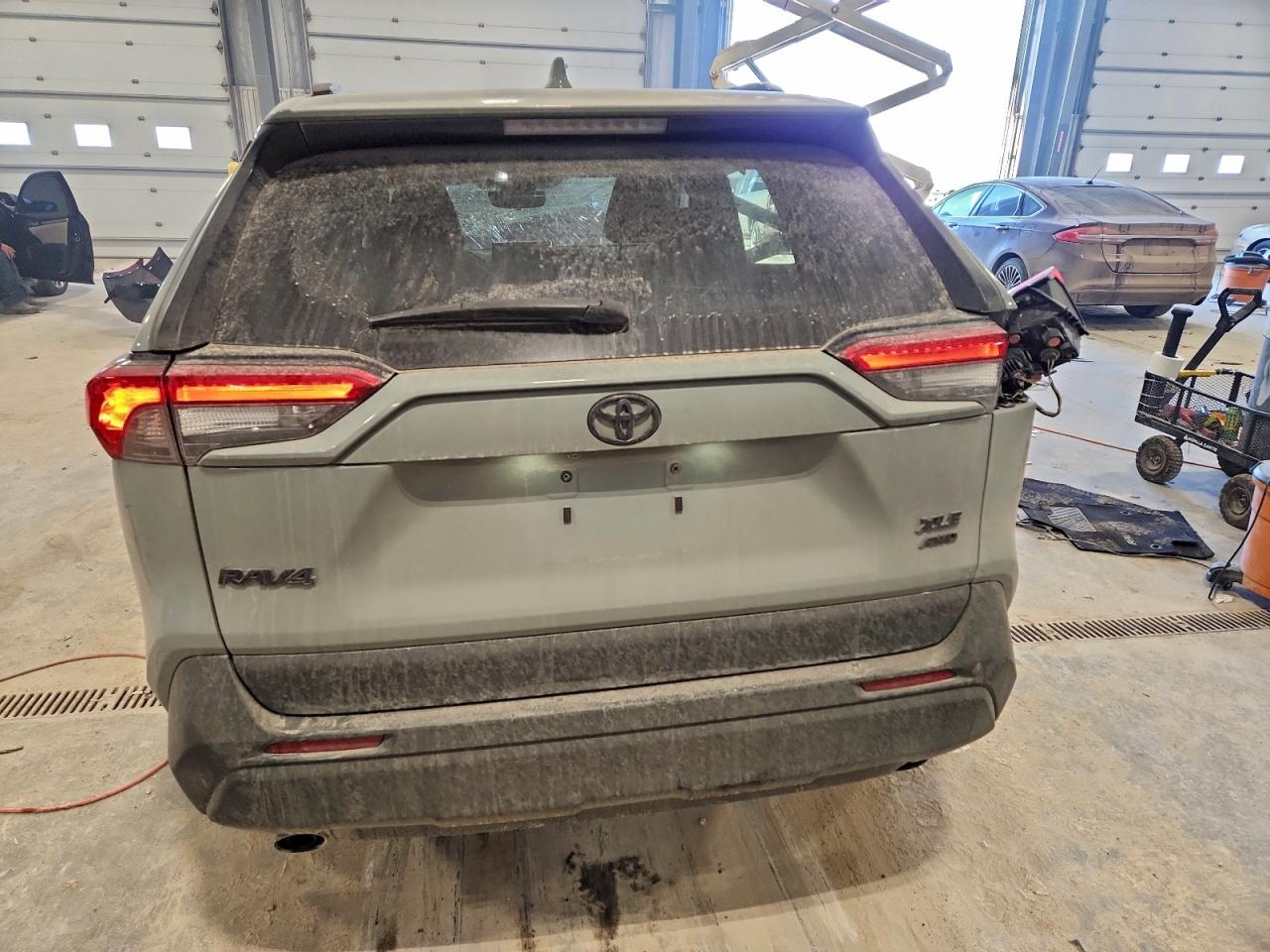 2022 TOYOTA RAV4 XLE photo 6