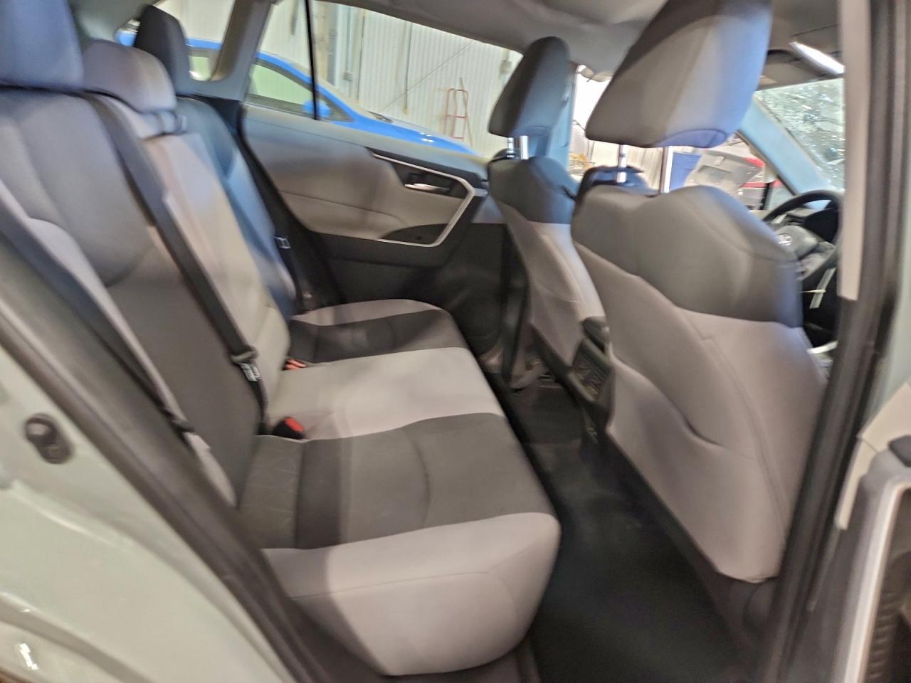 2022 TOYOTA RAV4 XLE photo 11