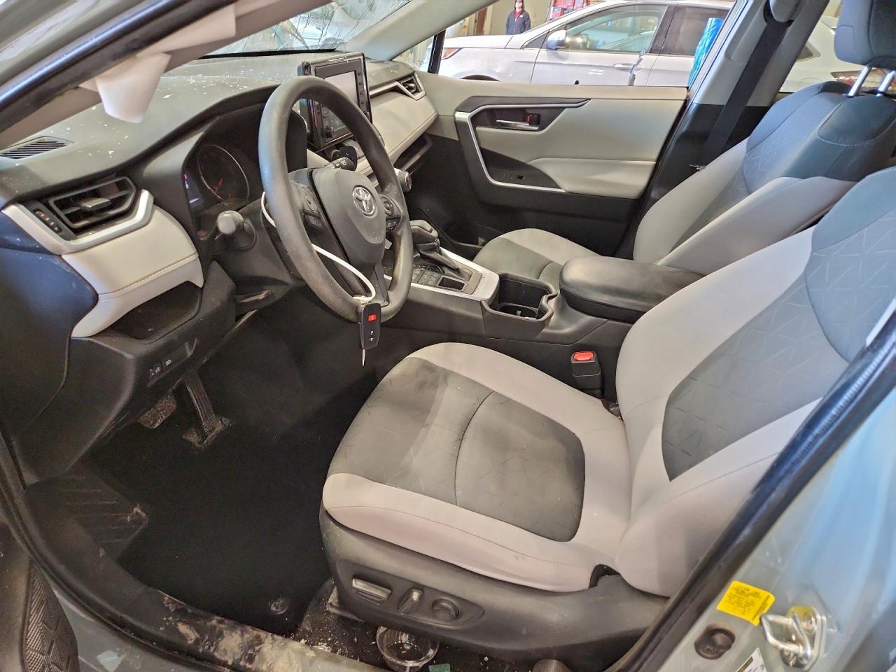 2022 TOYOTA RAV4 XLE photo 7