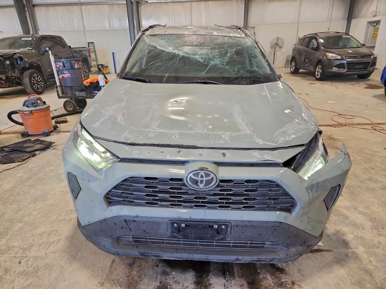 2022 TOYOTA RAV4 XLE photo 5