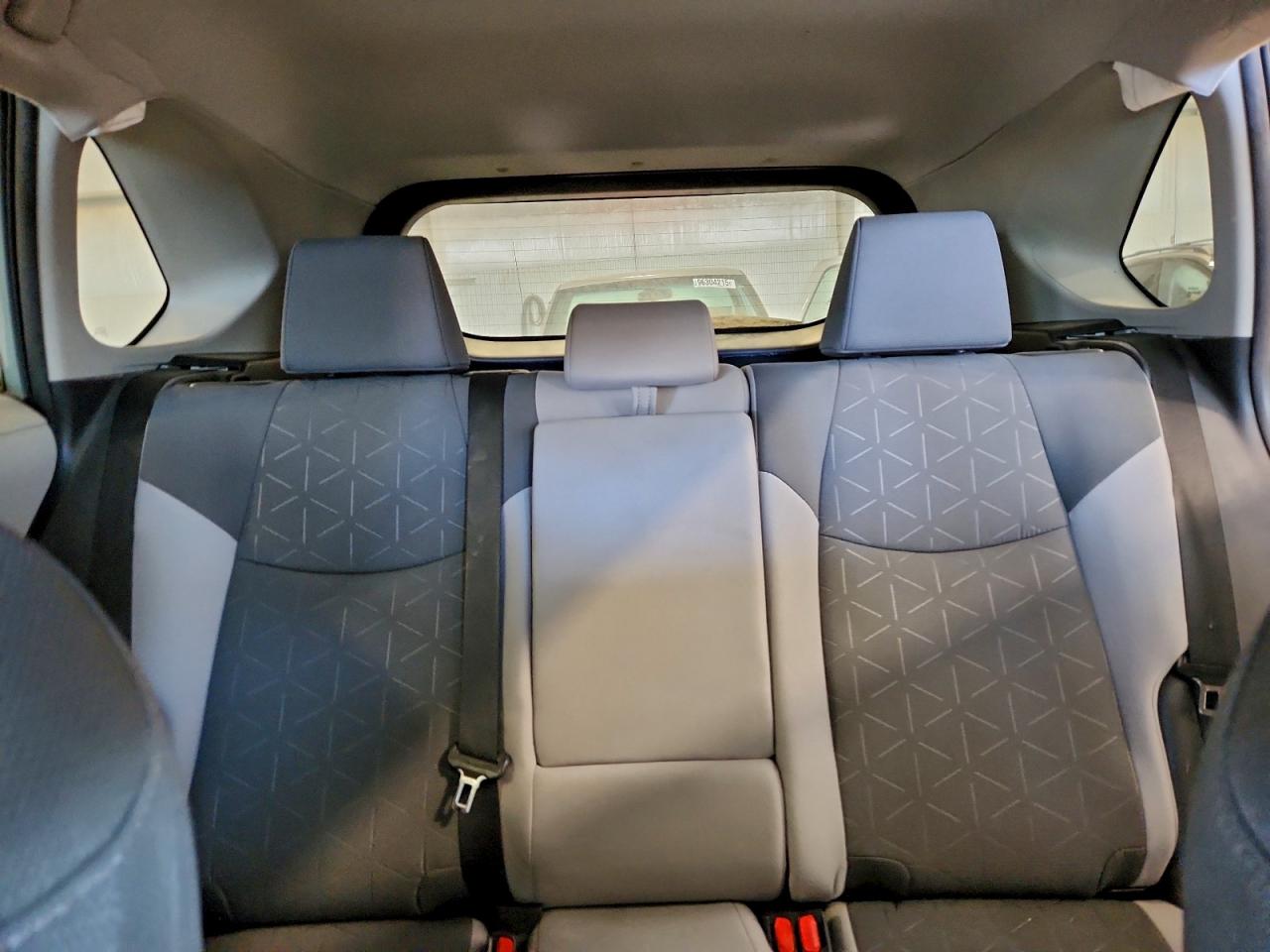 2022 TOYOTA RAV4 XLE photo 10