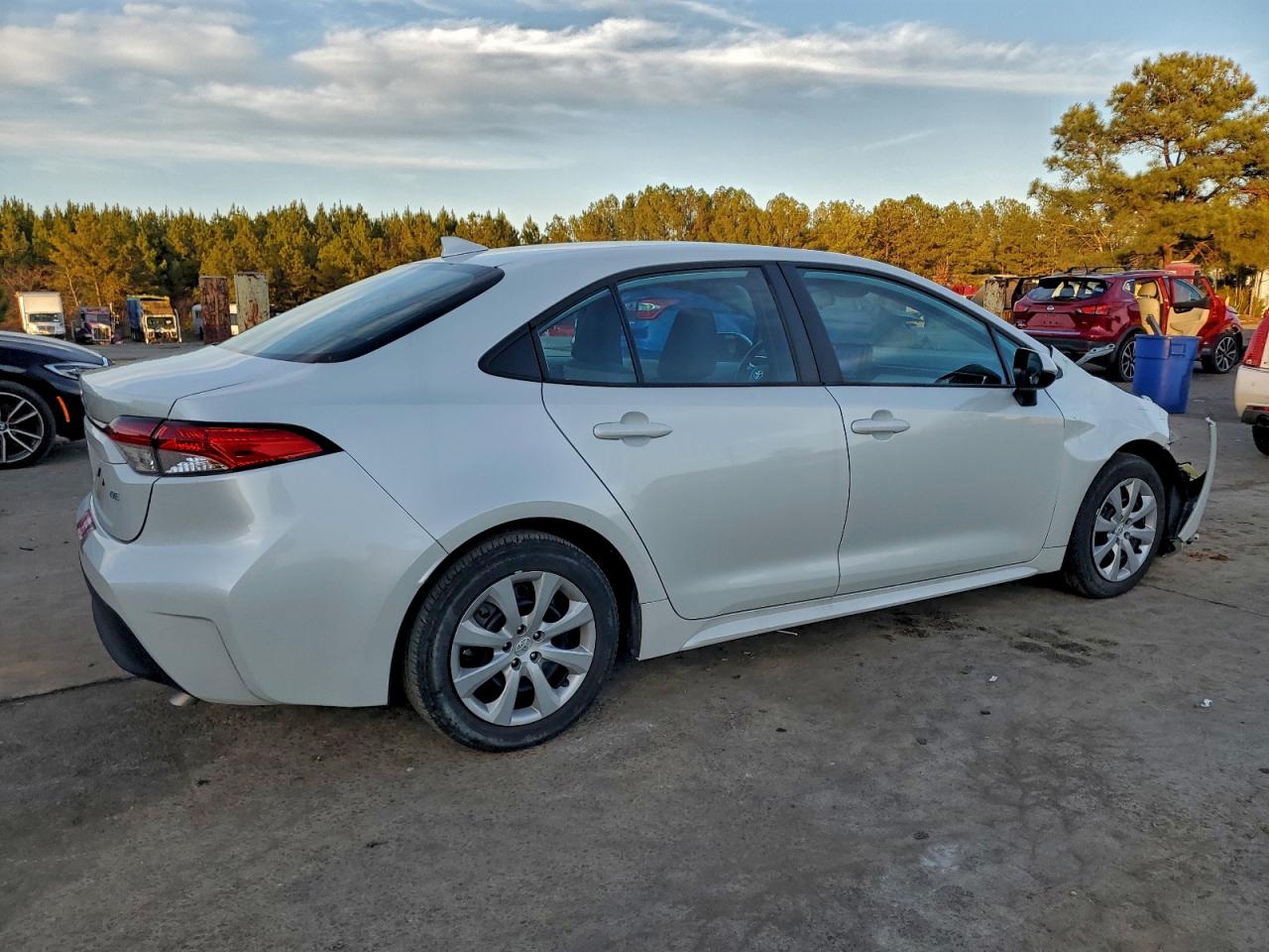 2023 TOYOTA COROLLA LE photo 3
