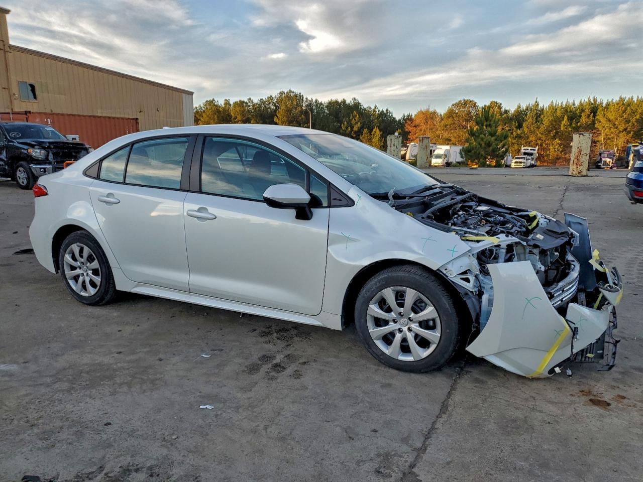 2023 TOYOTA COROLLA LE photo 4