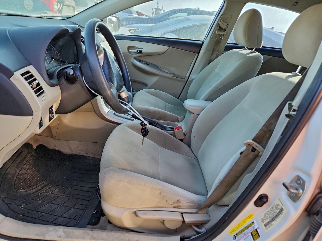 2013 TOYOTA COROLLA BASE photo 7