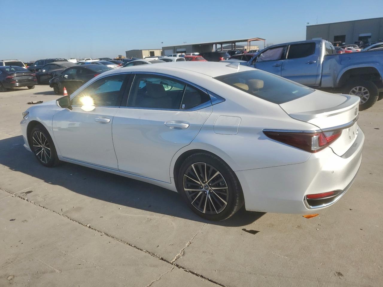 2023 LEXUS ES 300H BASE photo 2