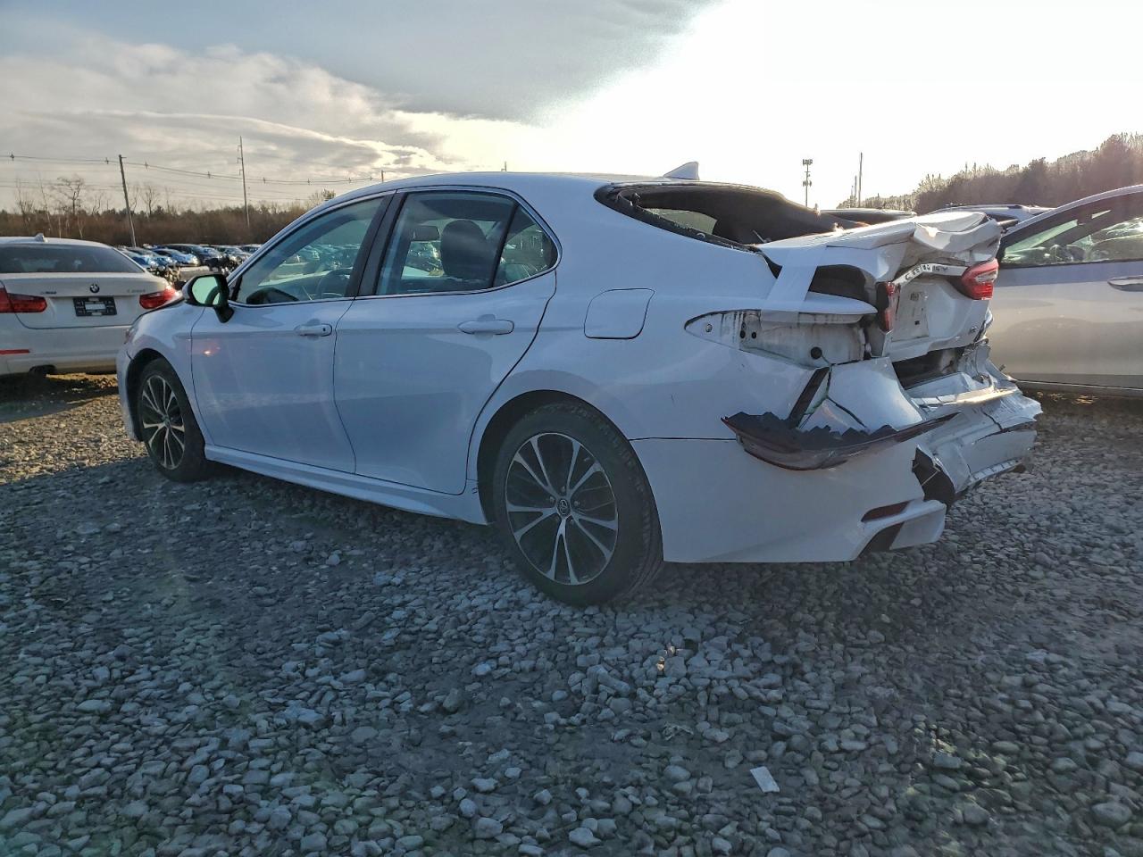 2019 TOYOTA CAMRY L photo 2