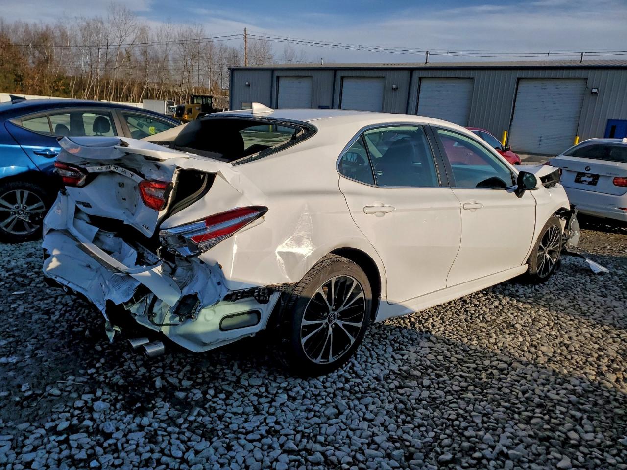 2019 TOYOTA CAMRY L photo 3