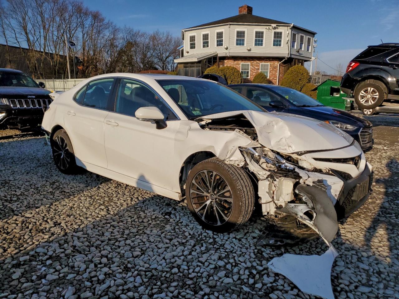 2019 TOYOTA CAMRY L photo 4