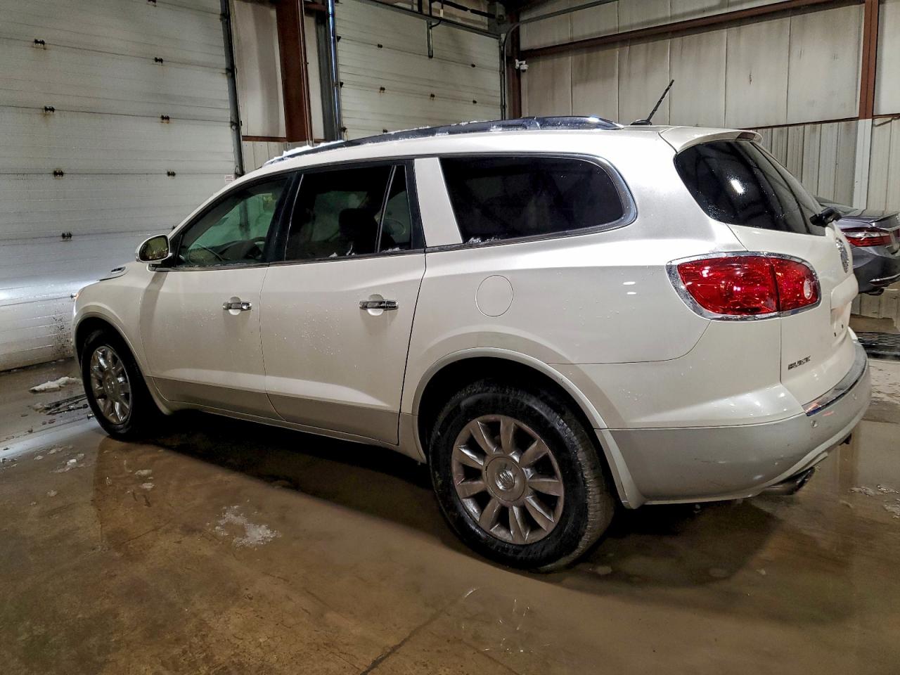 2011 BUICK ENCLAVE CXL photo 2