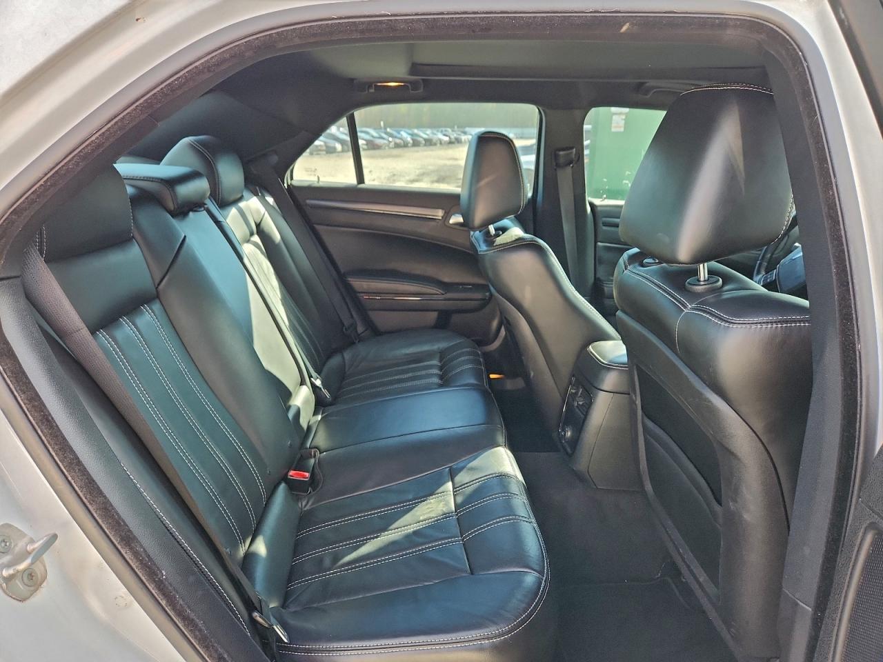 2014 CHRYSLER 300 S photo 10