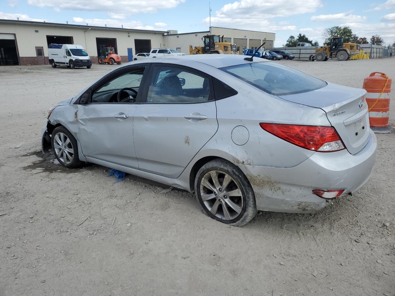 2012 HYUNDAI ACCENT GLS photo 2