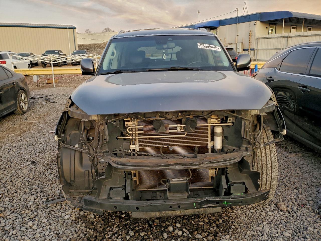 2017 INFINITI QX80 BASE photo 5