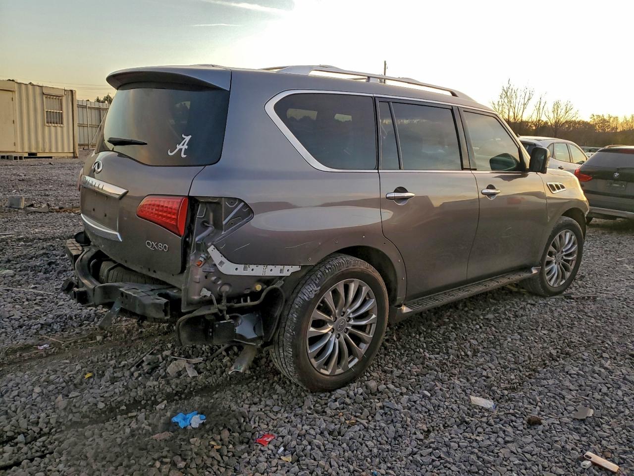 2017 INFINITI QX80 BASE photo 3