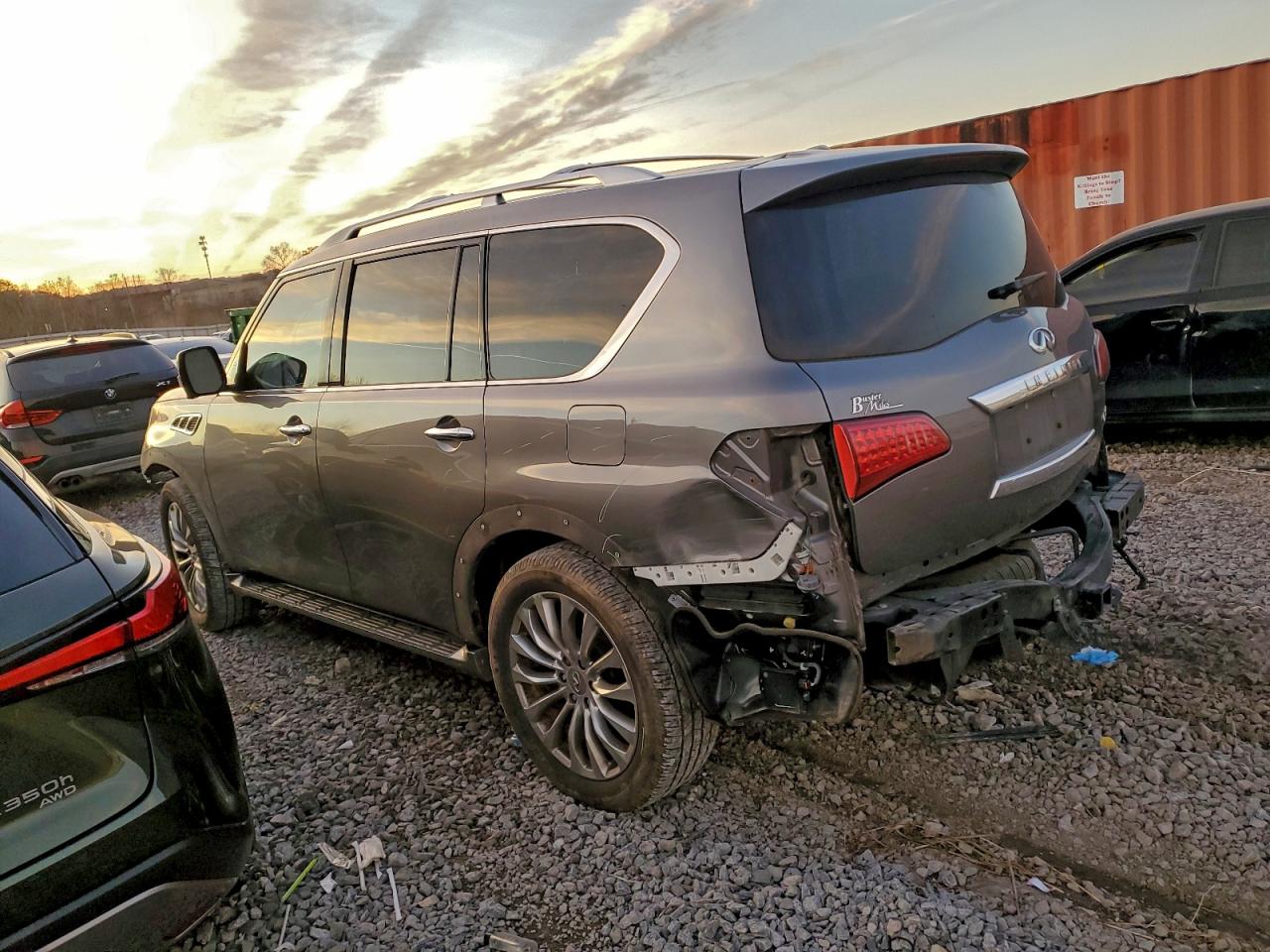 2017 INFINITI QX80 BASE photo 2