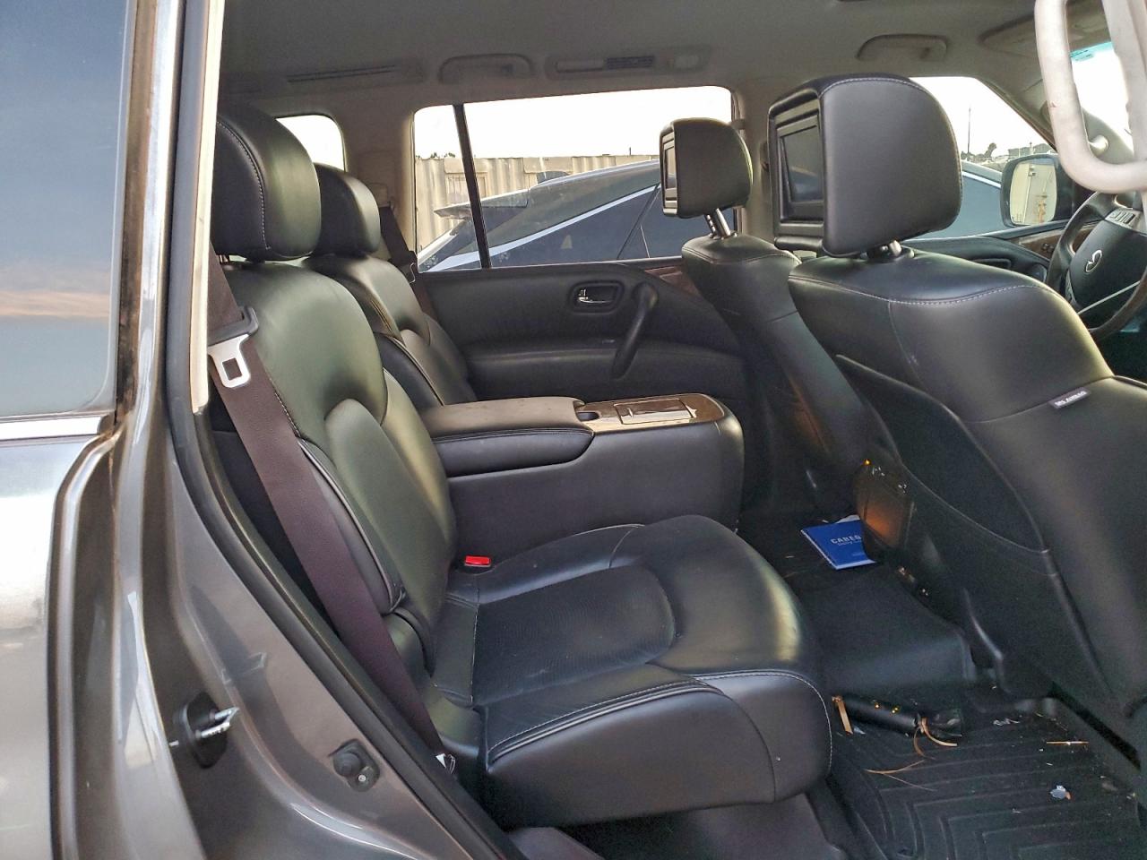 2017 INFINITI QX80 BASE photo 11