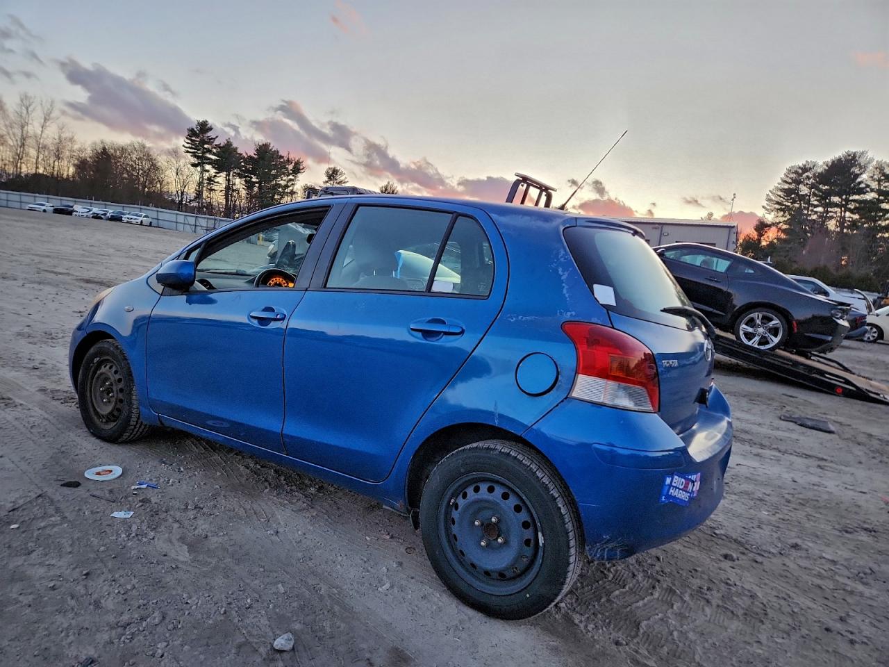 2010 TOYOTA YARIS photo 2