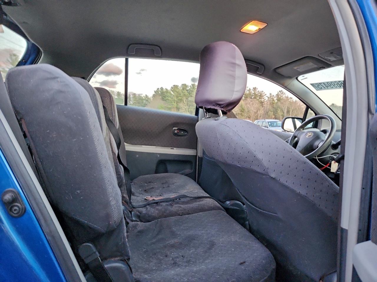 2010 TOYOTA YARIS photo 10
