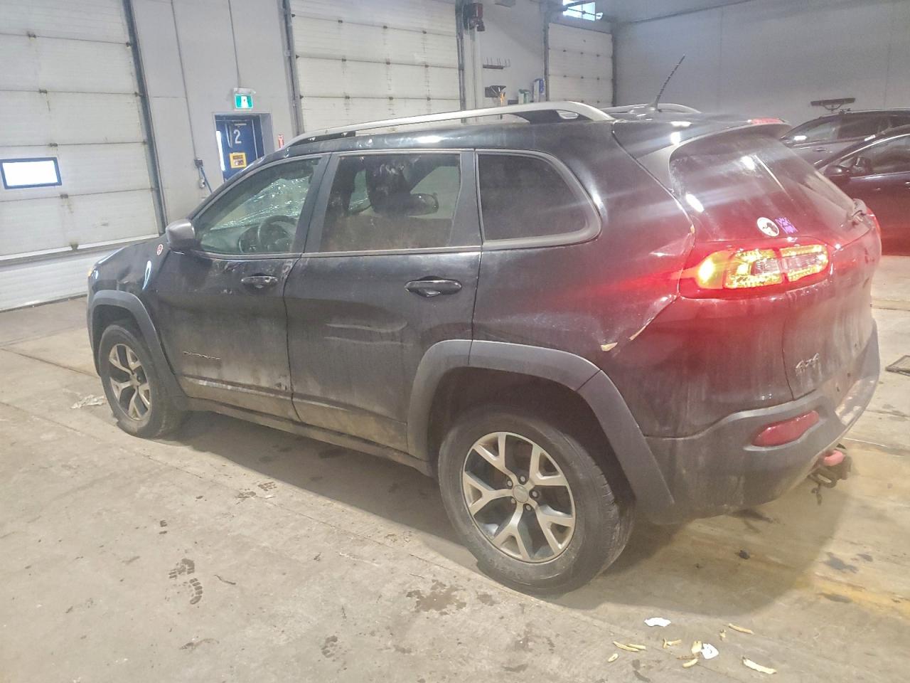 2015 JEEP CHEROKEE TRAILHAWK photo 2