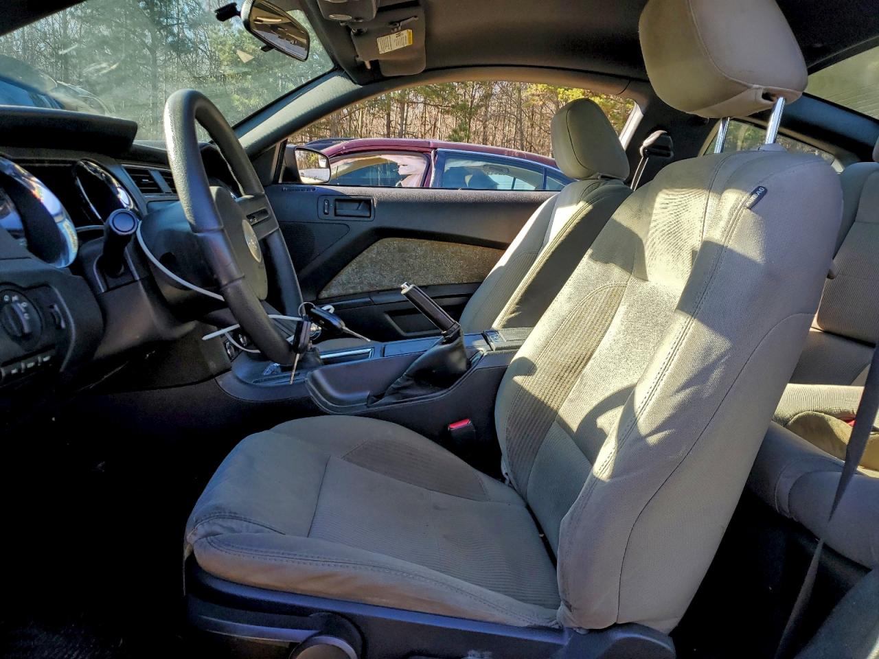 2012 FORD MUSTANG photo 13