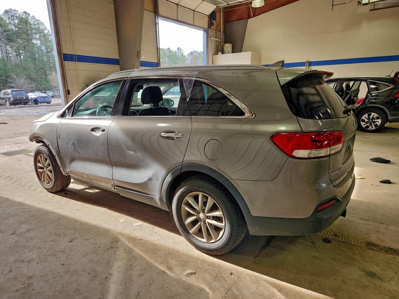 2017 KIA SORENTO LX photo 2