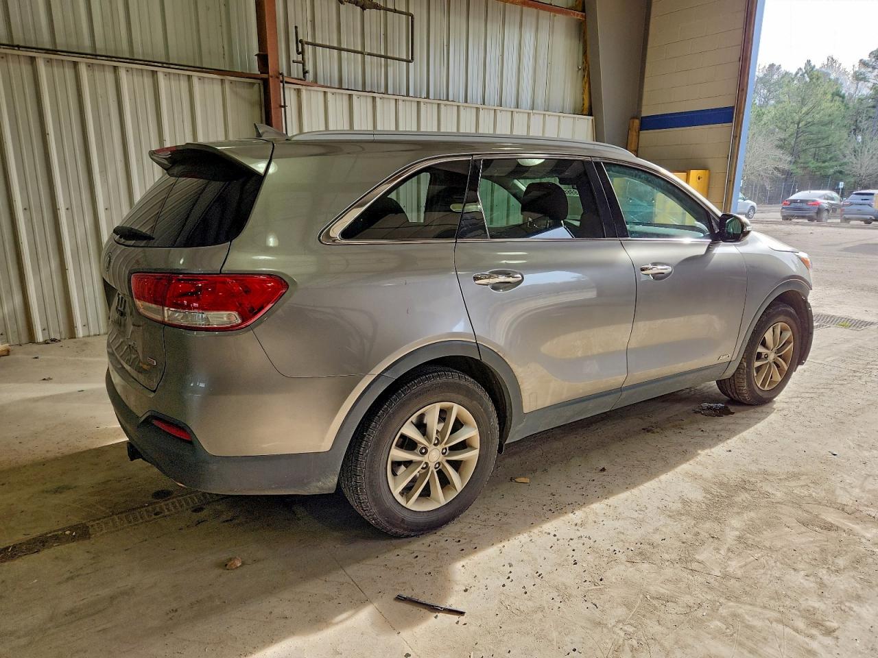 2017 KIA SORENTO LX photo 3
