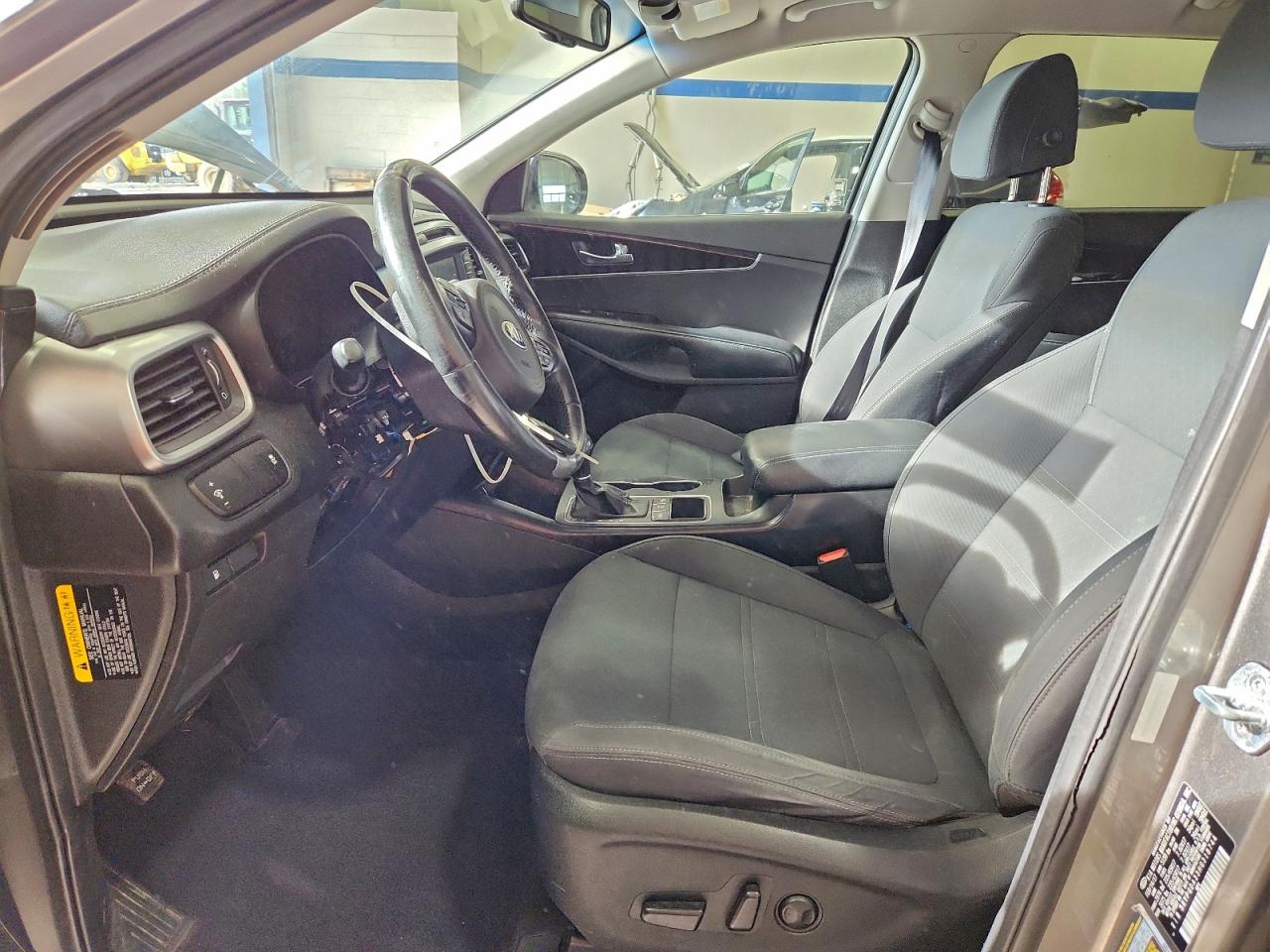 2017 KIA SORENTO LX photo 7