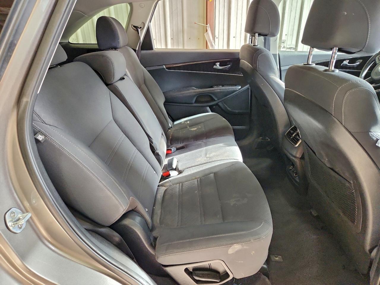 2017 KIA SORENTO LX photo 11
