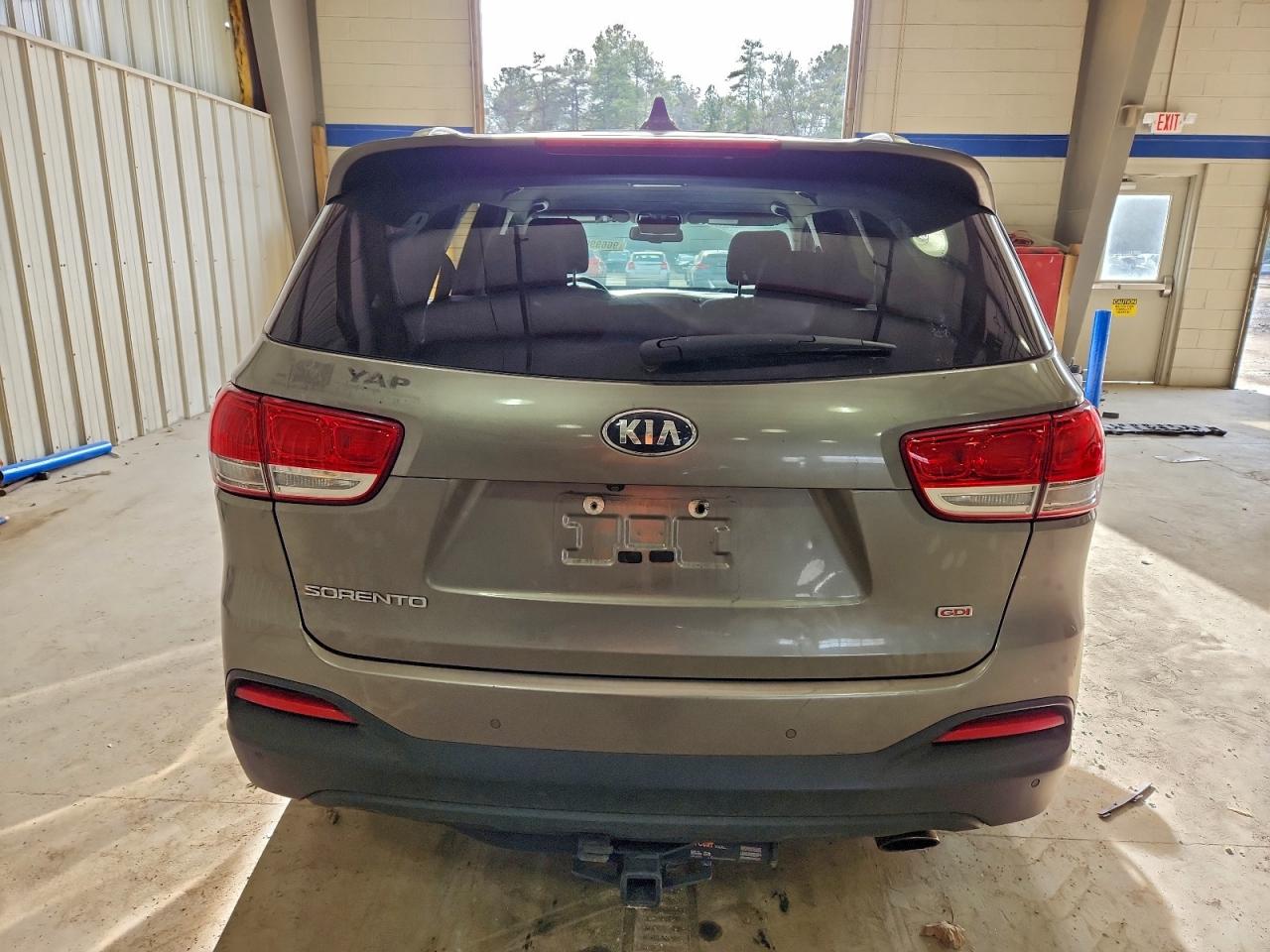 2017 KIA SORENTO LX photo 6