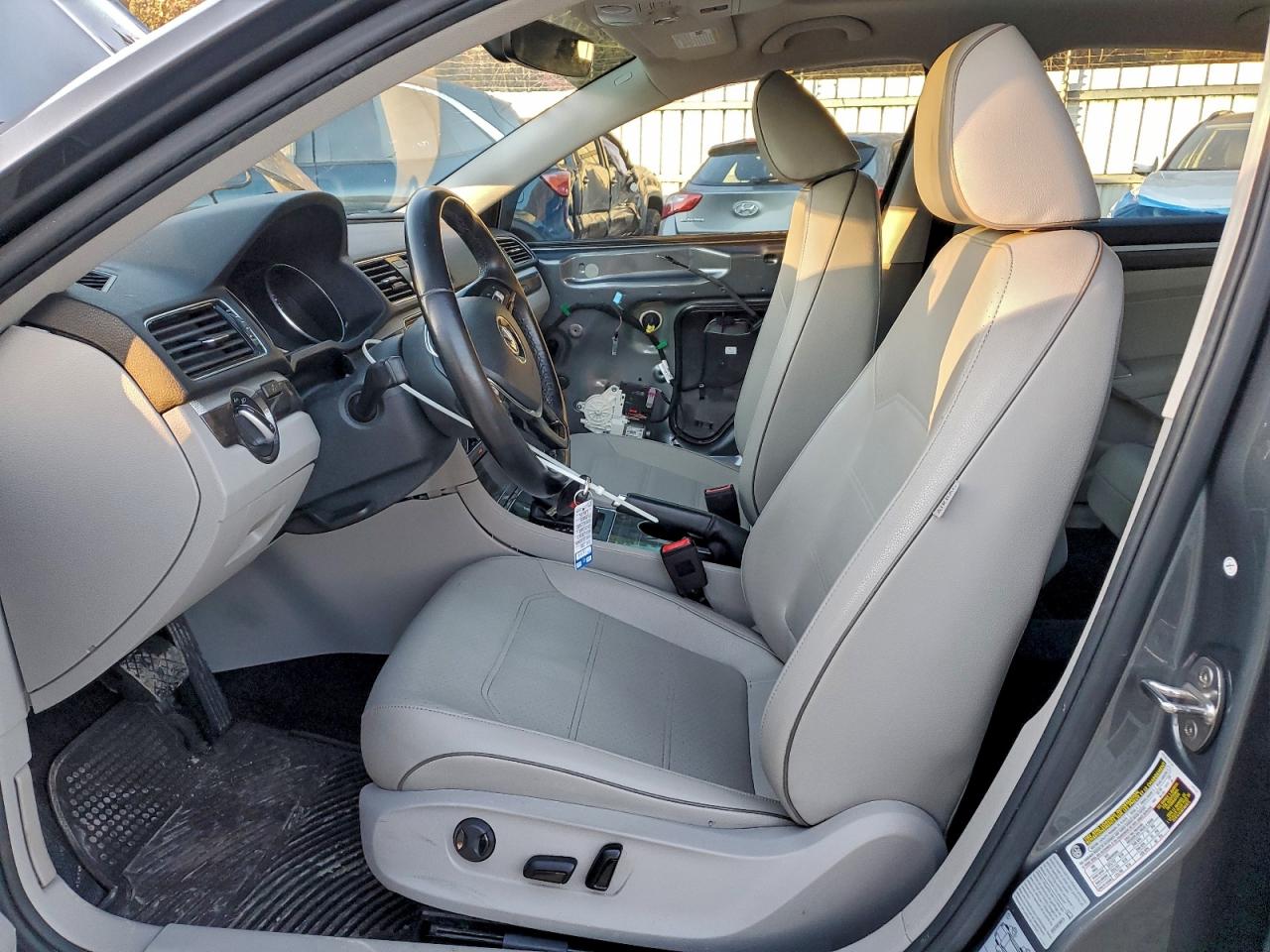 2018 VOLKSWAGEN PASSAT SE photo 7