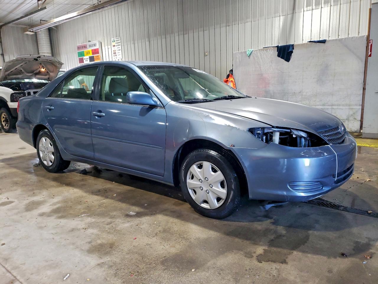 2004 TOYOTA CAMRY LE photo 4
