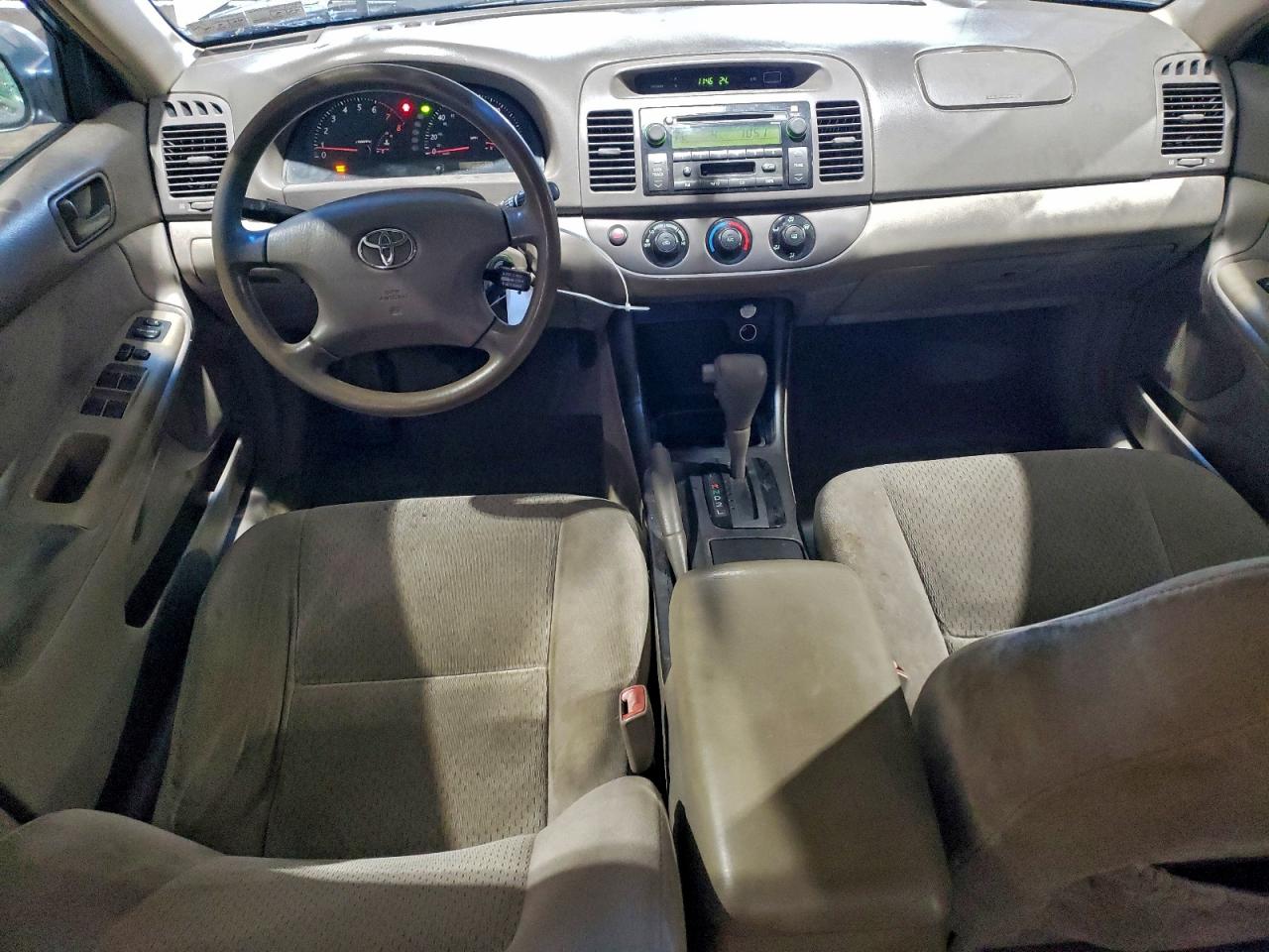 2004 TOYOTA CAMRY LE photo 8