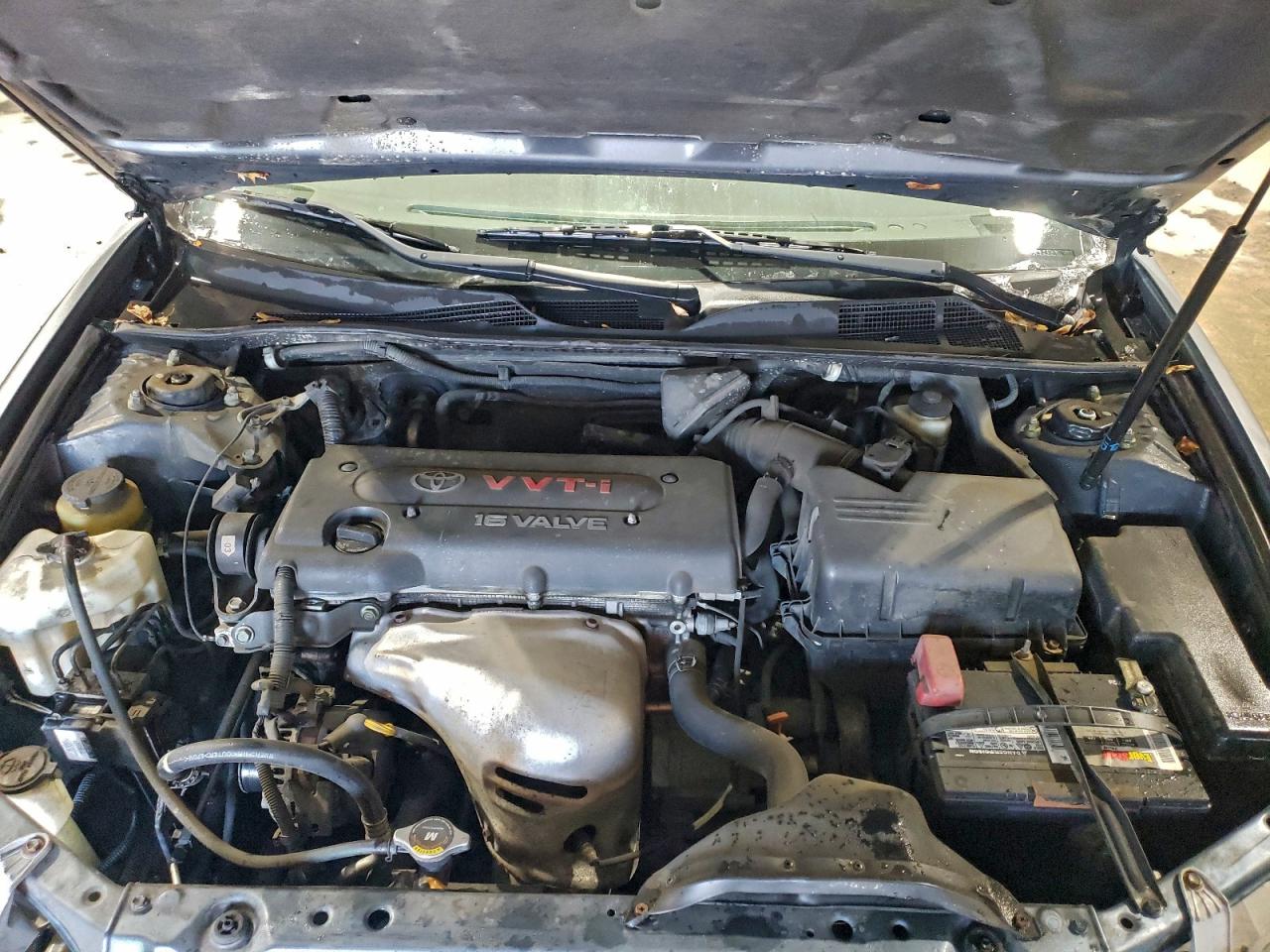 2004 TOYOTA CAMRY LE photo 11